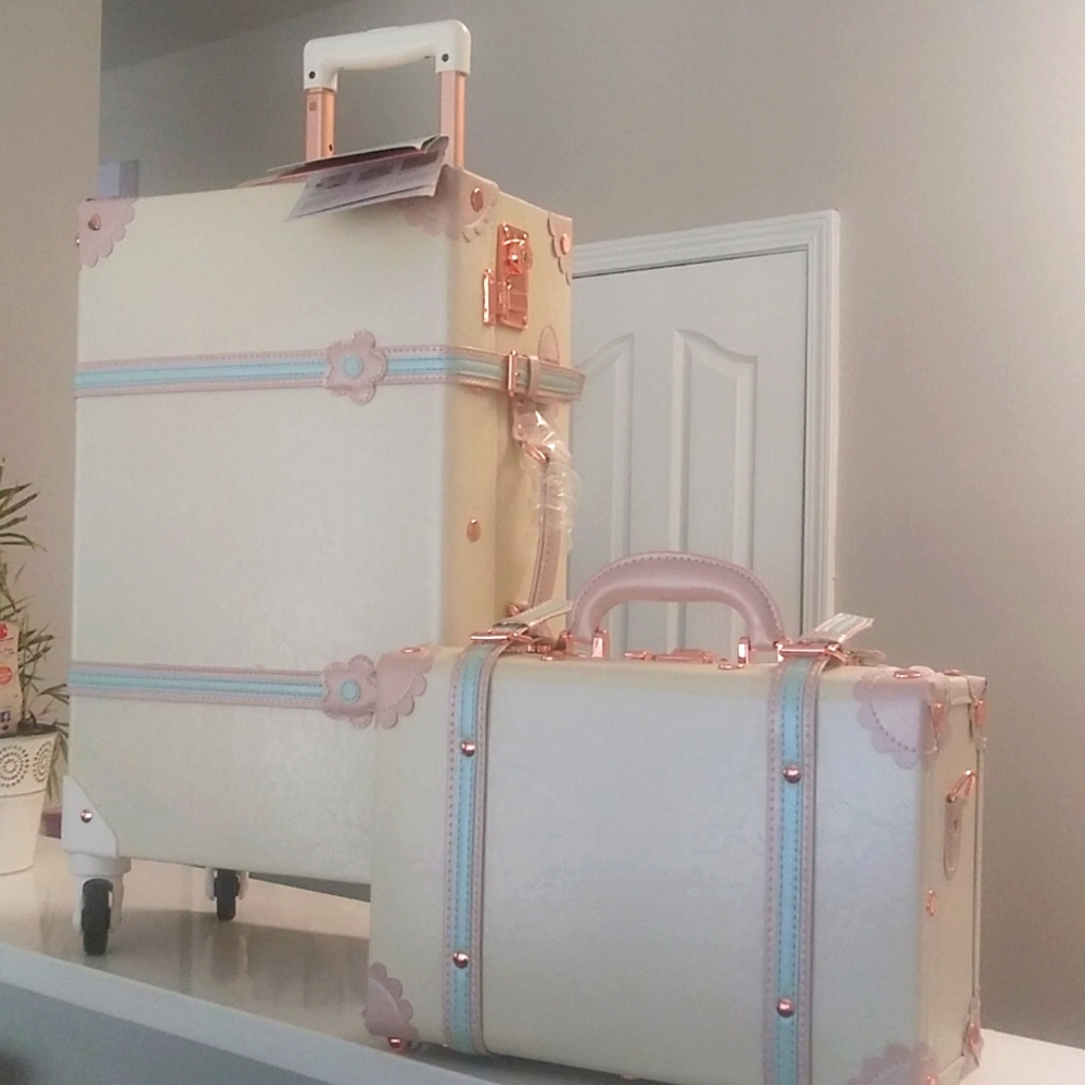 Vintage Suitcases Set on Wheels, 20 Inch White Carry-on Luggage 2 Piece โฆ